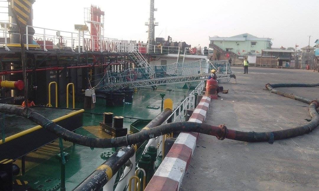 Industrial transfer hoses and pipes arranged on a vessel deck